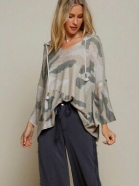 POL Beige & Olive Camo V-Neck Hoodie Pullover